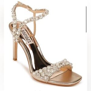 Badgley Mischka | US 8 | Galia Crystal Ankle Strap Evening Shoe | Champagne